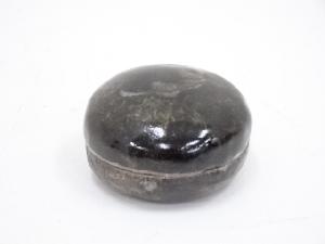 黒釉丸香合